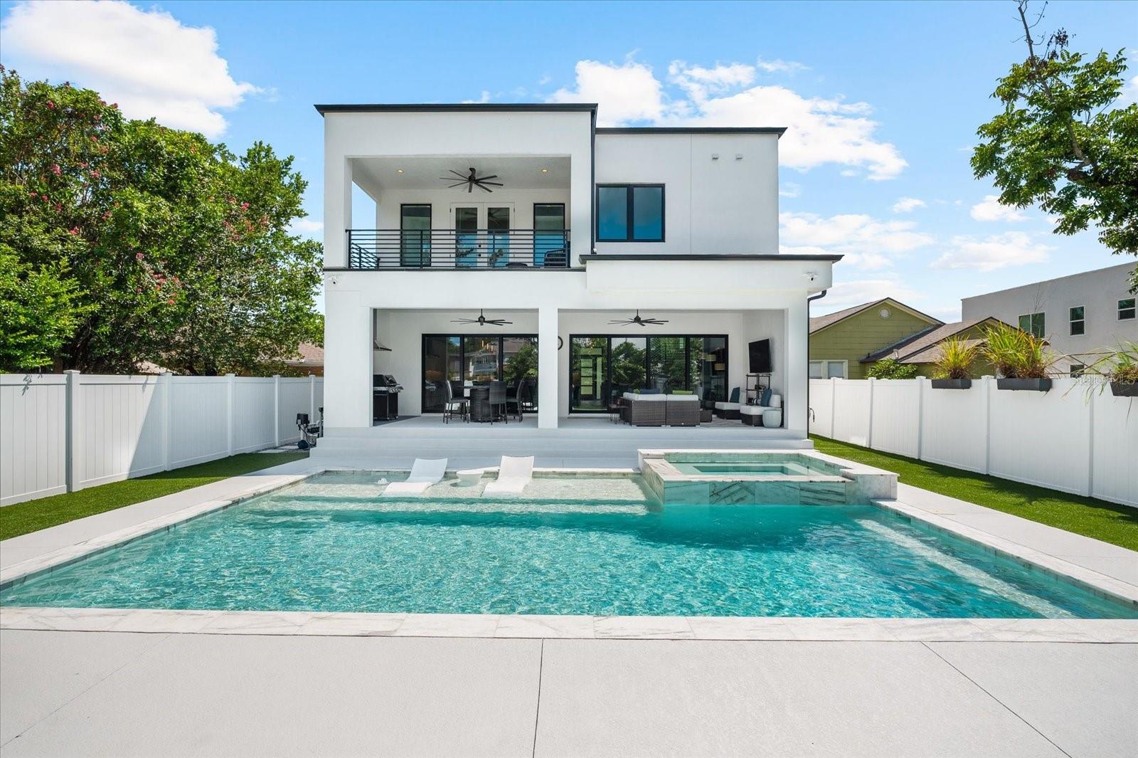 Listing photo id 61 for 2707 Ridgewood Avenue