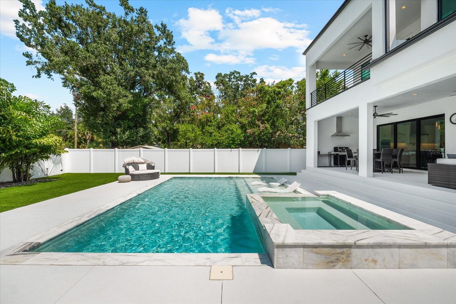 Listing photo id 63 for 2707 Ridgewood Avenue