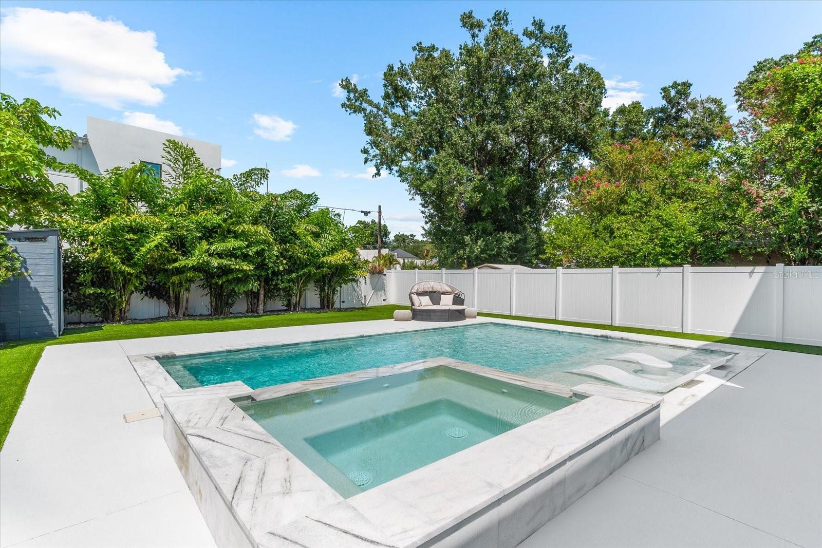 Listing photo id 64 for 2707 Ridgewood Avenue