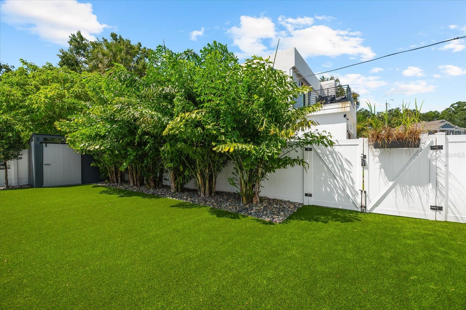 Listing photo id 65 for 2707 Ridgewood Avenue