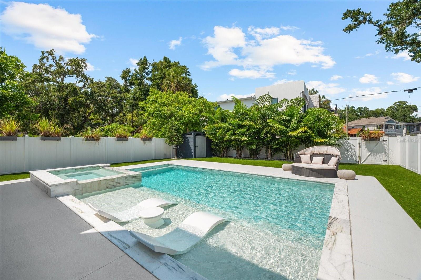 Listing photo id 66 for 2707 Ridgewood Avenue