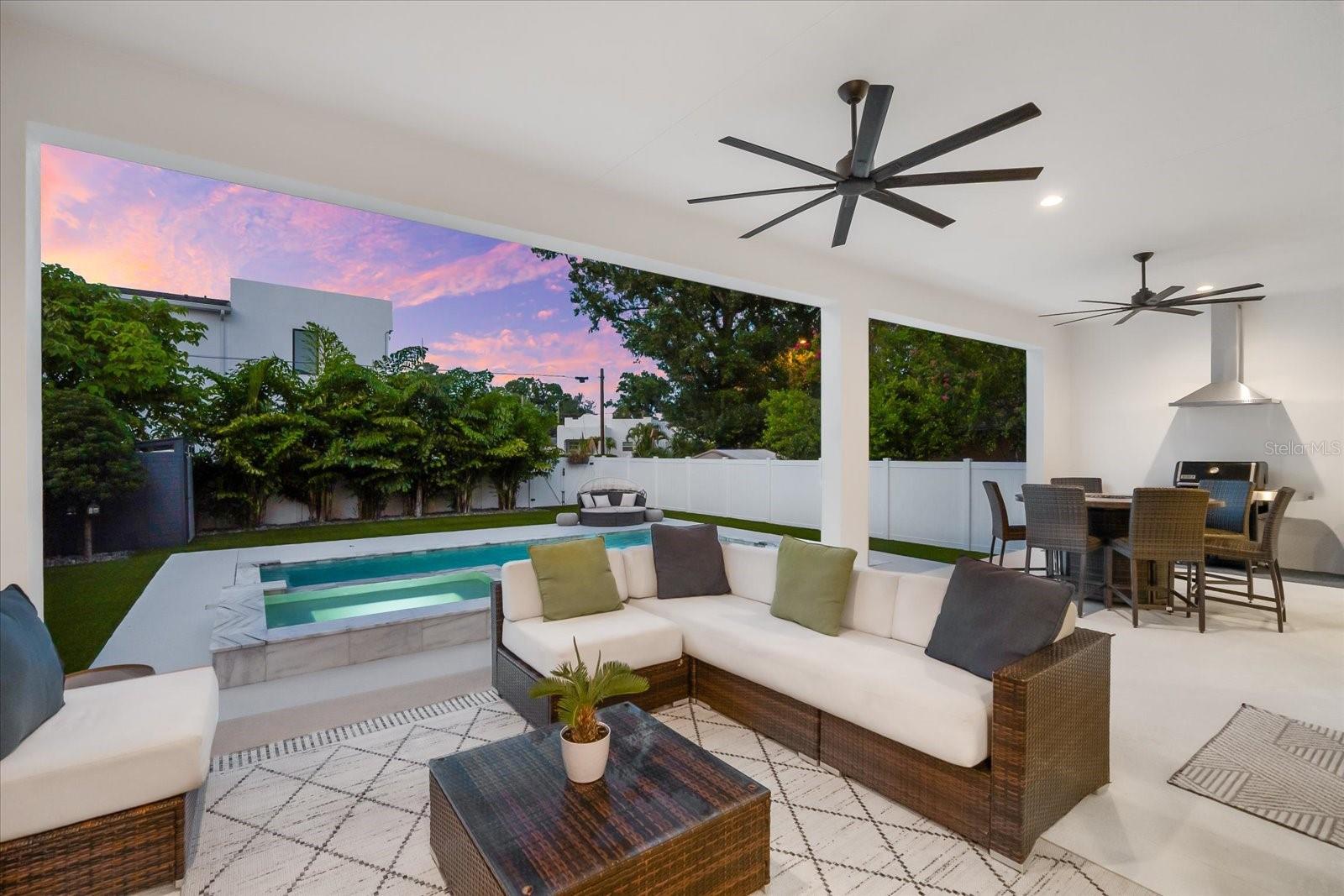 Listing photo id 67 for 2707 Ridgewood Avenue