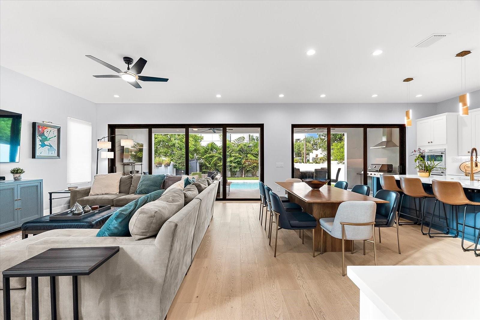 Listing photo id 5 for 2707 Ridgewood Avenue