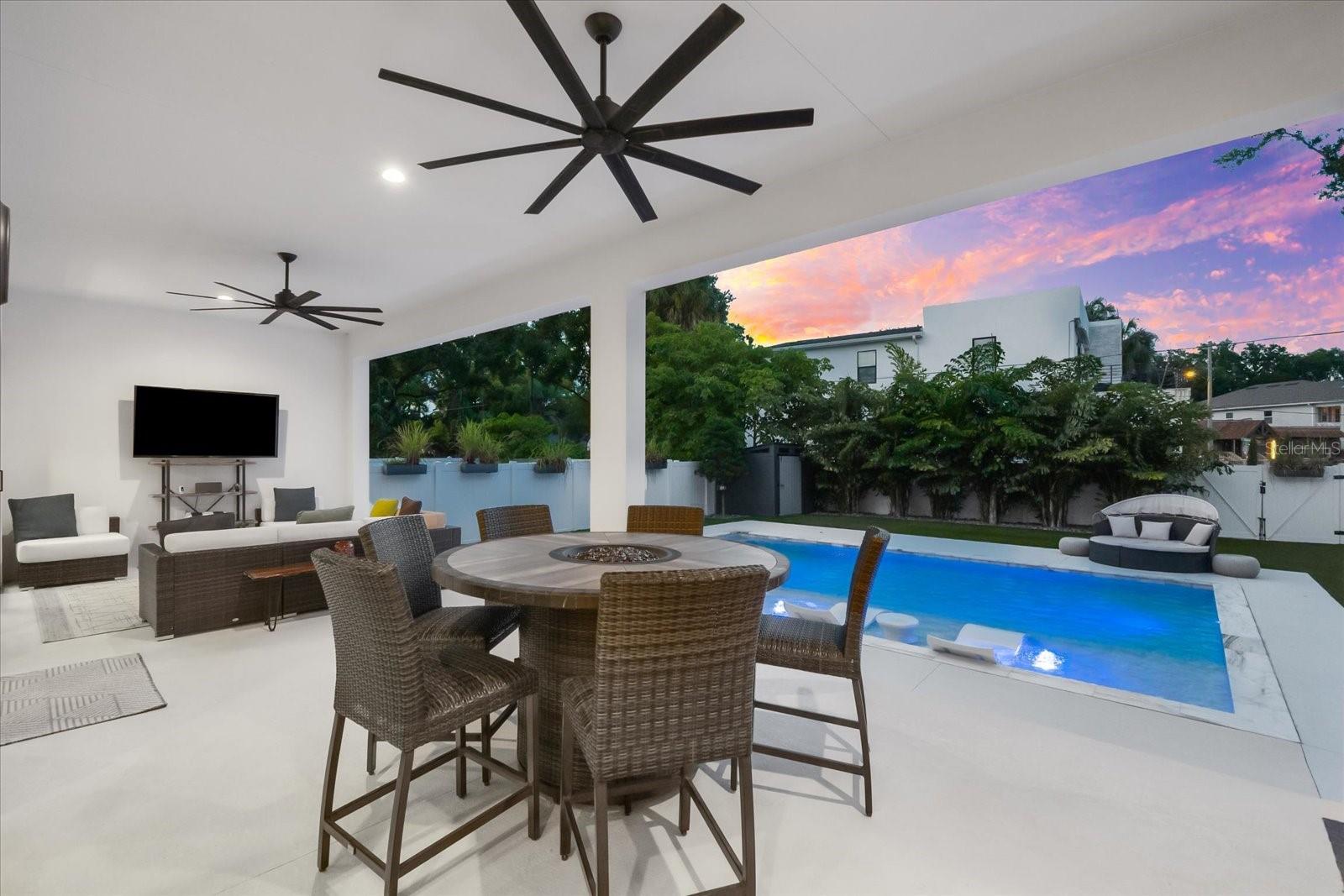 Listing photo id 69 for 2707 Ridgewood Avenue