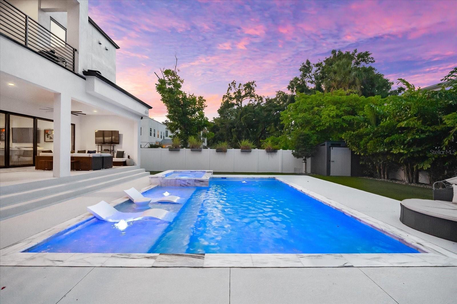 Listing photo id 73 for 2707 Ridgewood Avenue