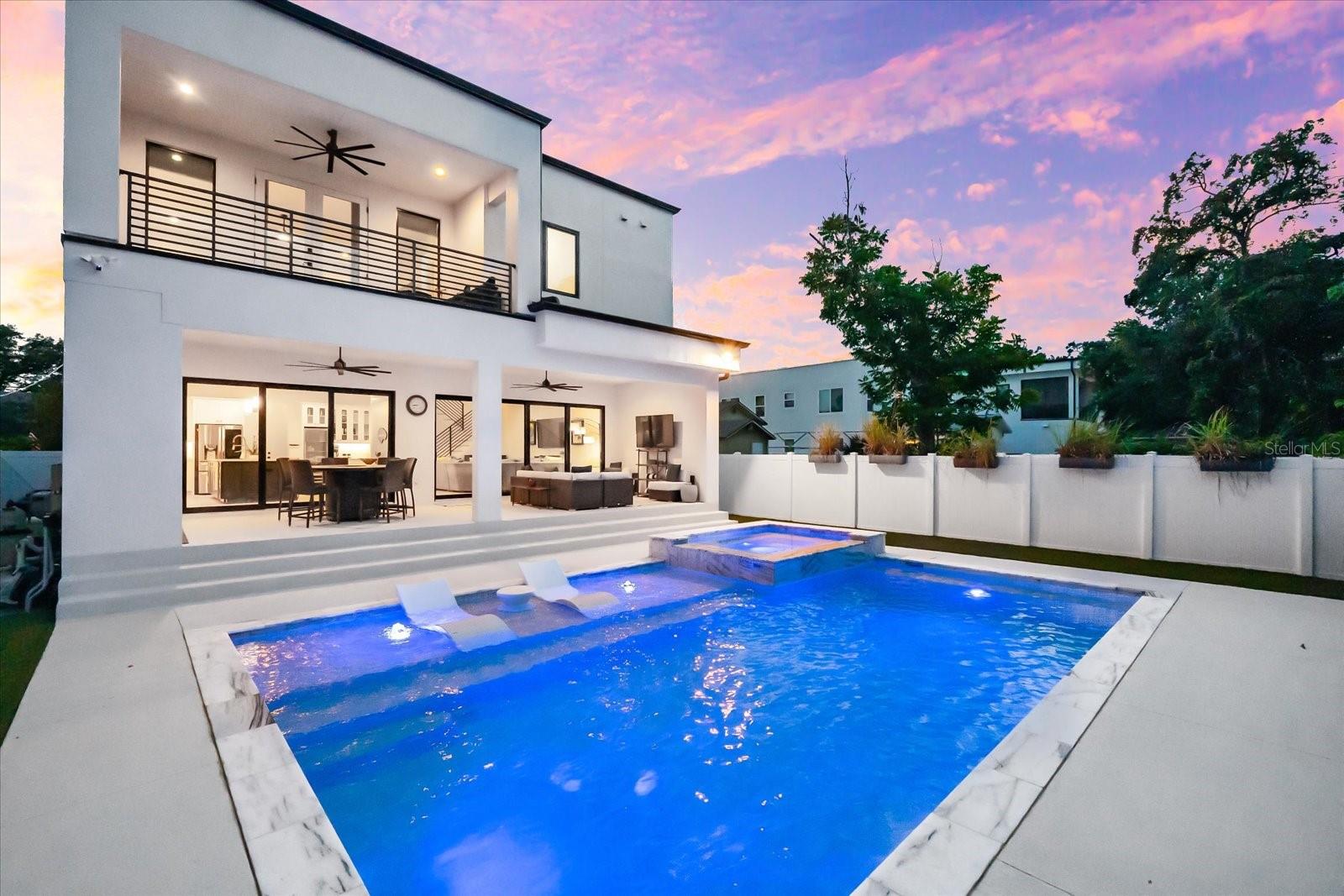 Listing photo id 74 for 2707 Ridgewood Avenue