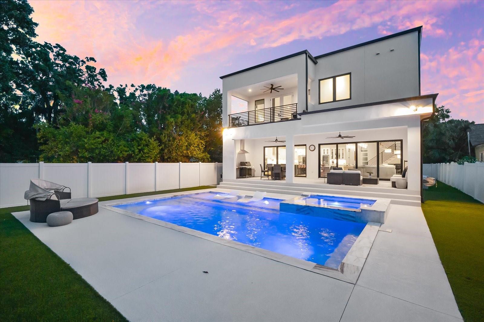 Listing photo id 75 for 2707 Ridgewood Avenue