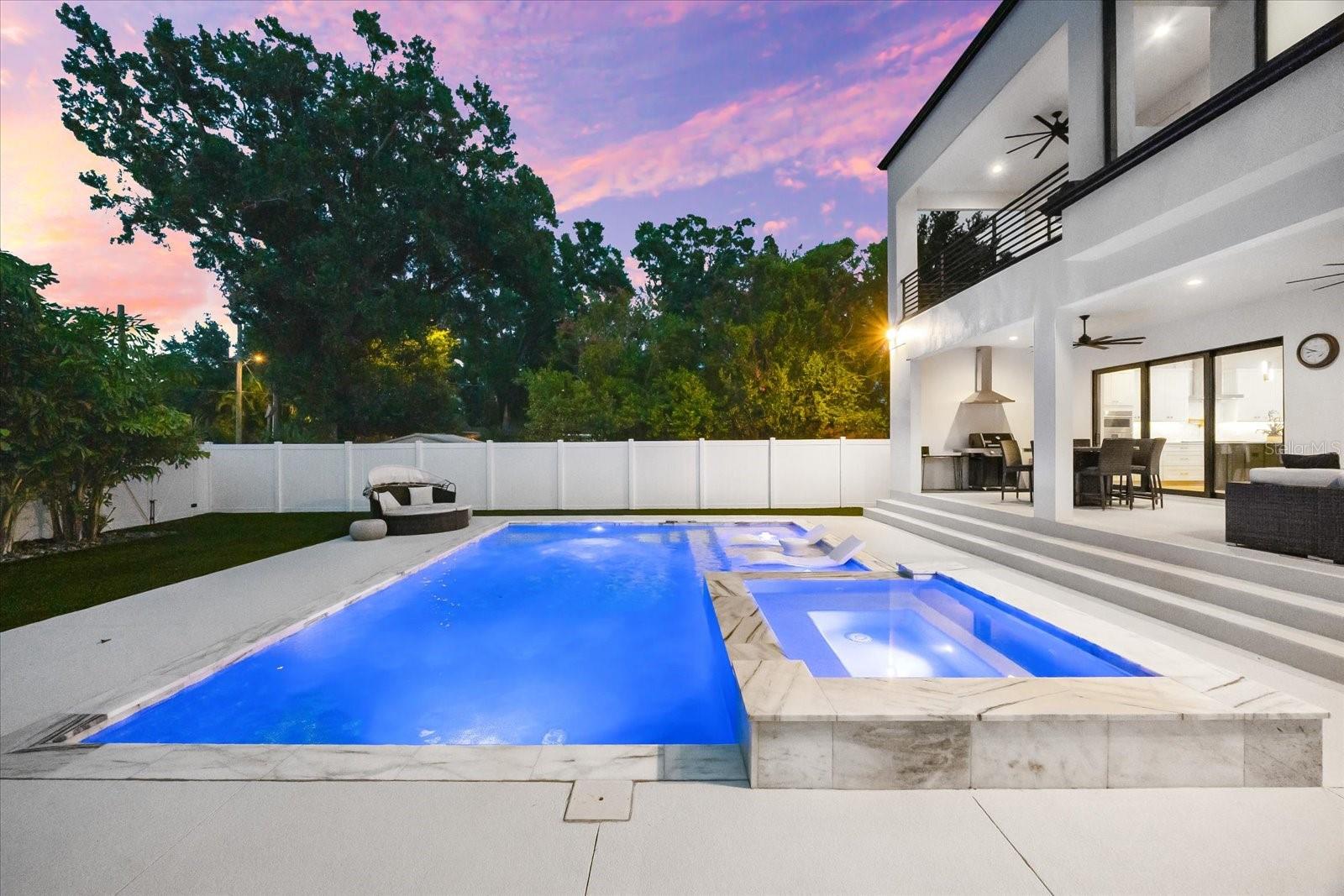 Listing photo id 76 for 2707 Ridgewood Avenue