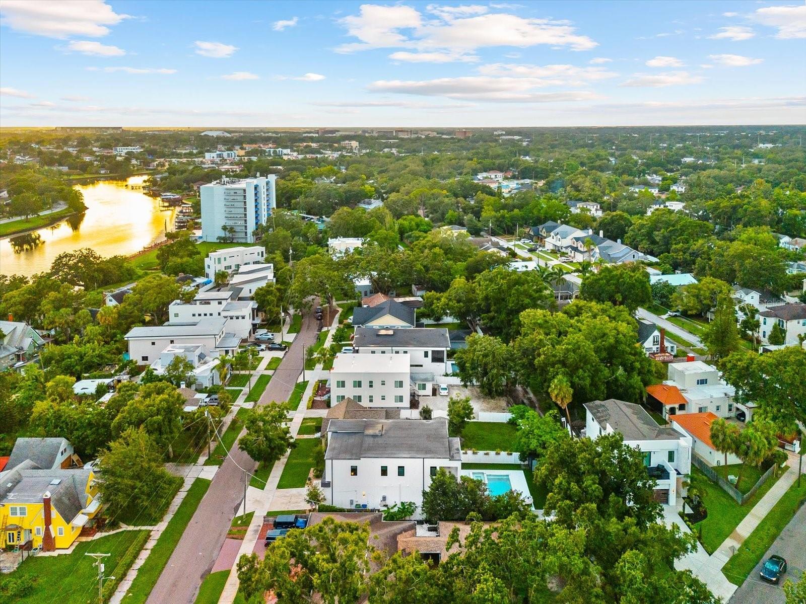 Listing photo id 78 for 2707 Ridgewood Avenue