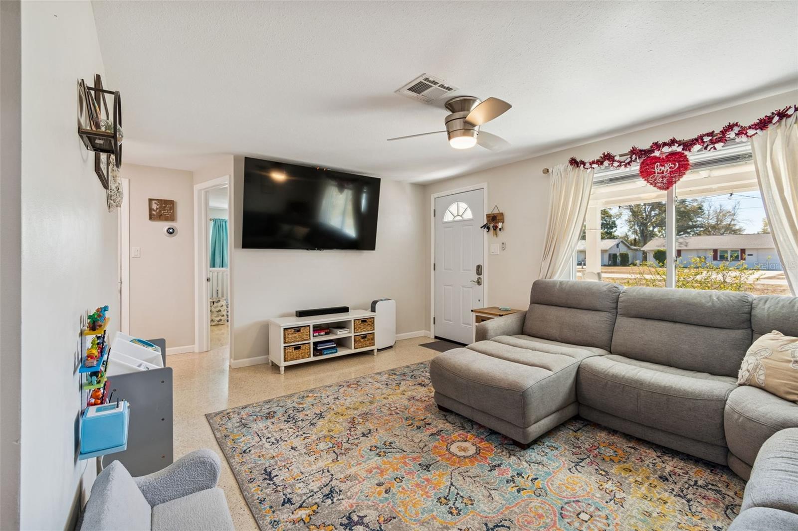 Listing photo id 8 for 5945 62nd Avenue N