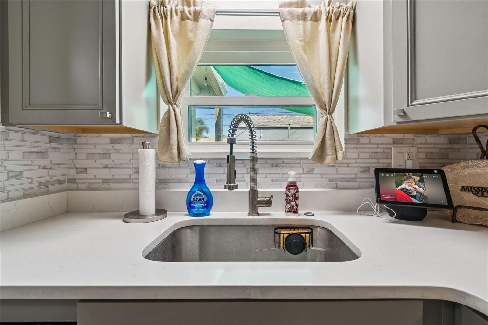 Listing photo id 14 for 5945 62nd Avenue N