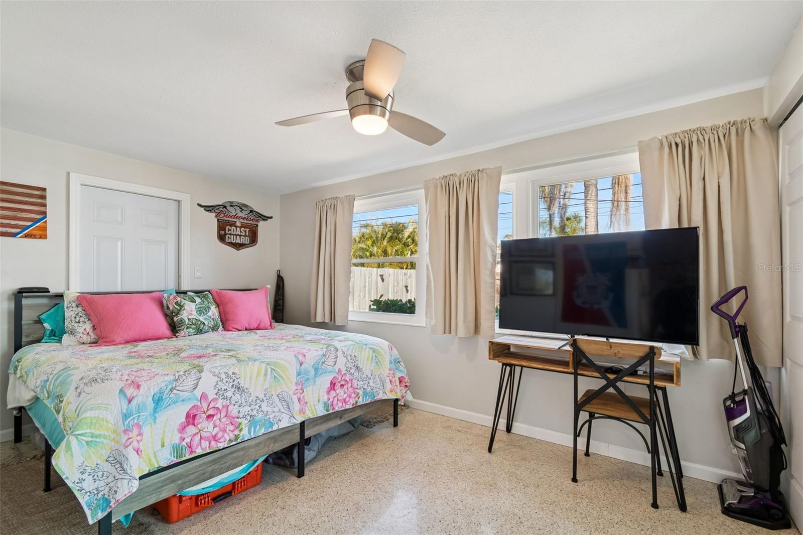 Listing photo id 16 for 5945 62nd Avenue N