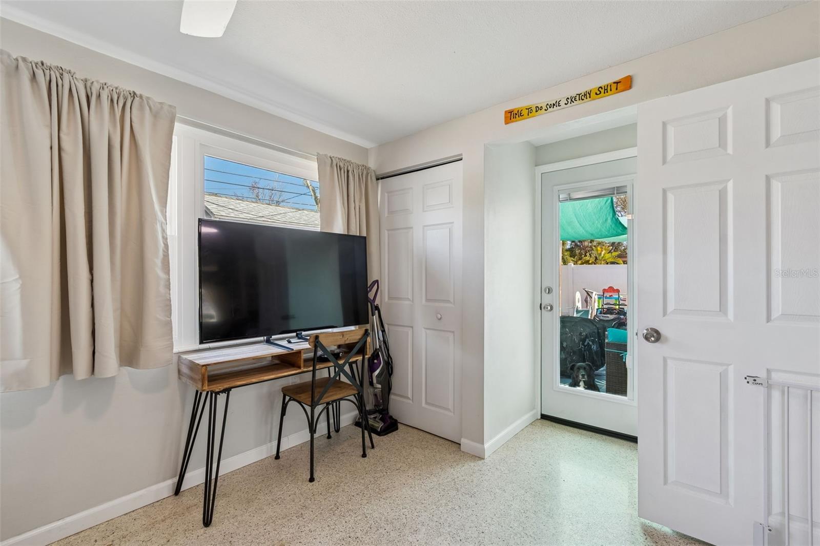 Listing photo id 18 for 5945 62nd Avenue N