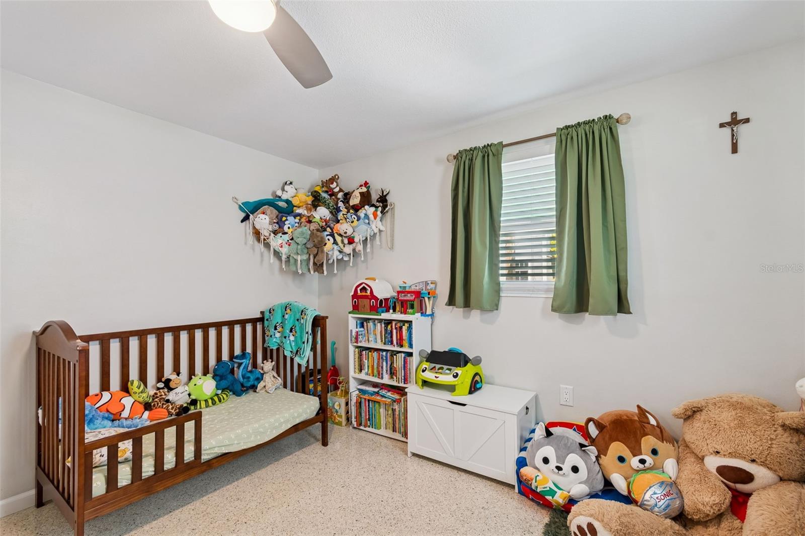 Listing photo id 24 for 5945 62nd Avenue N