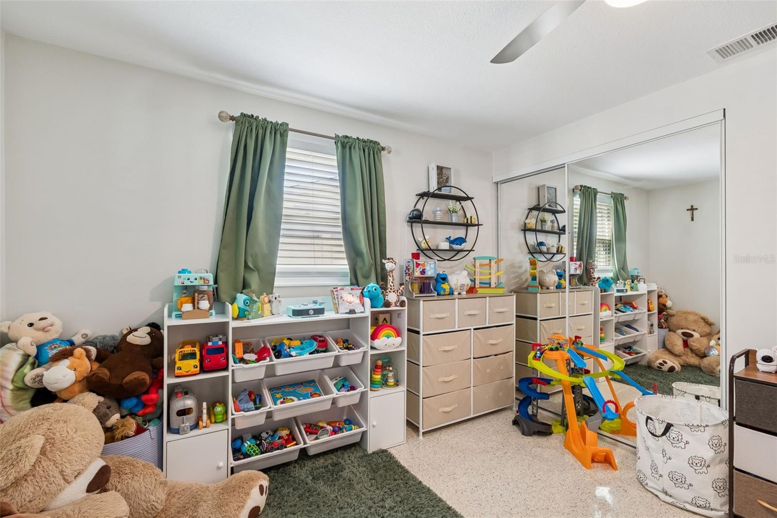 Listing photo id 25 for 5945 62nd Avenue N