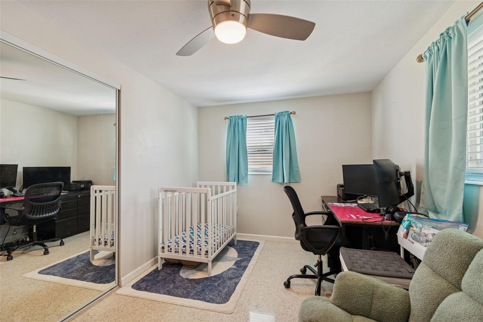 Listing photo id 27 for 5945 62nd Avenue N