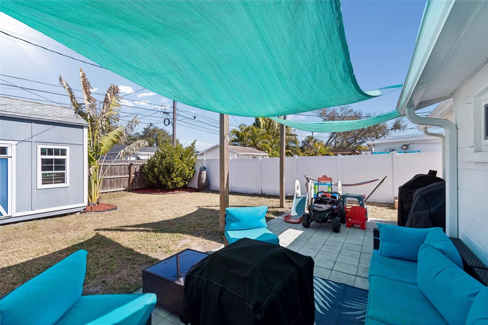 Listing photo id 38 for 5945 62nd Avenue N