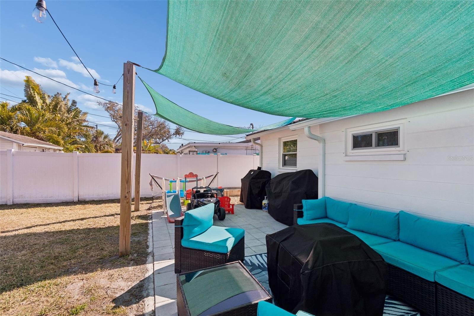 Listing photo id 39 for 5945 62nd Avenue N