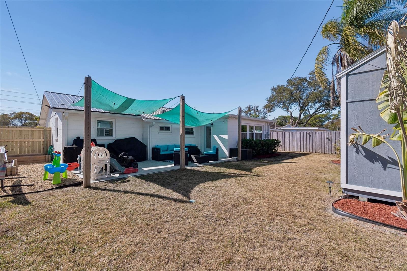 Listing photo id 41 for 5945 62nd Avenue N