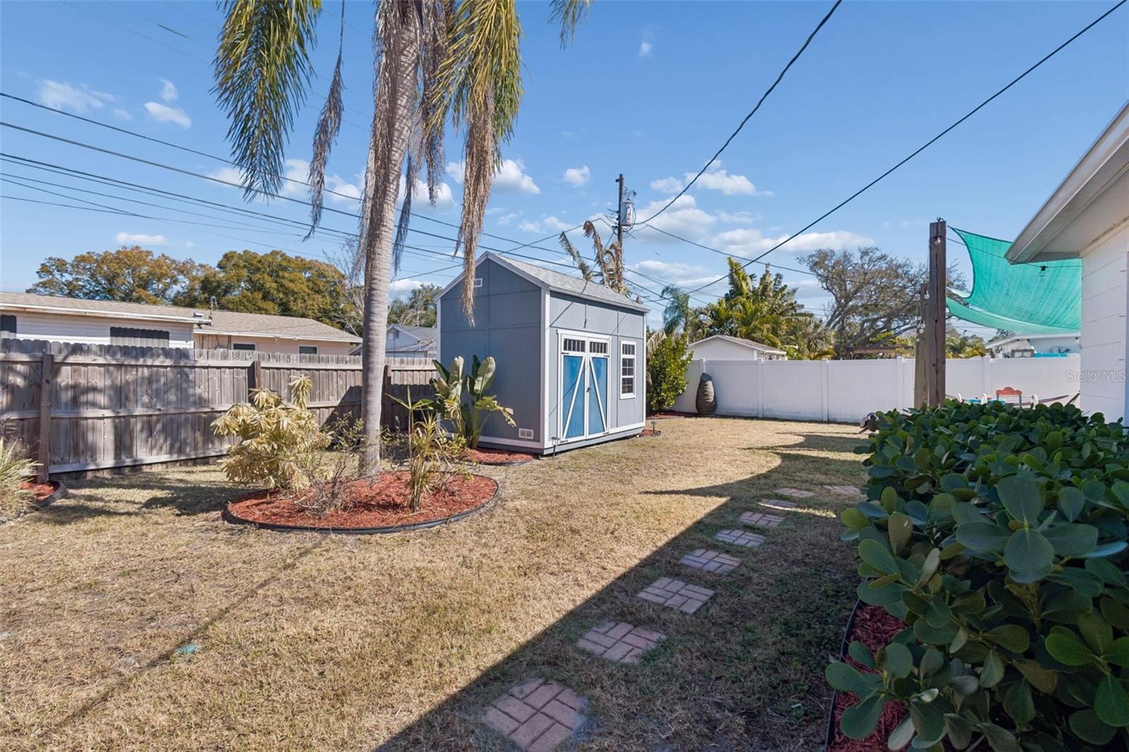 Listing photo id 44 for 5945 62nd Avenue N