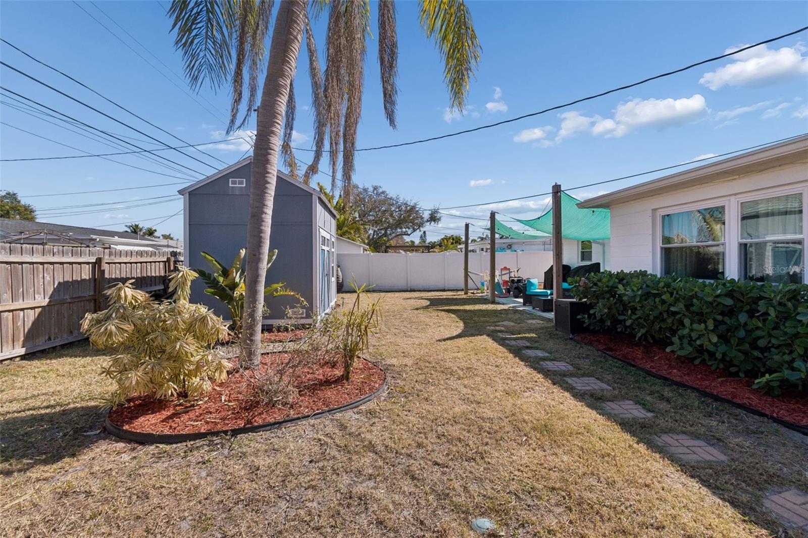 Listing photo id 45 for 5945 62nd Avenue N