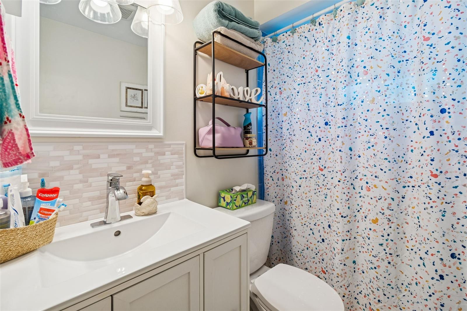 Listing photo id 3 for 5945 62nd Avenue N