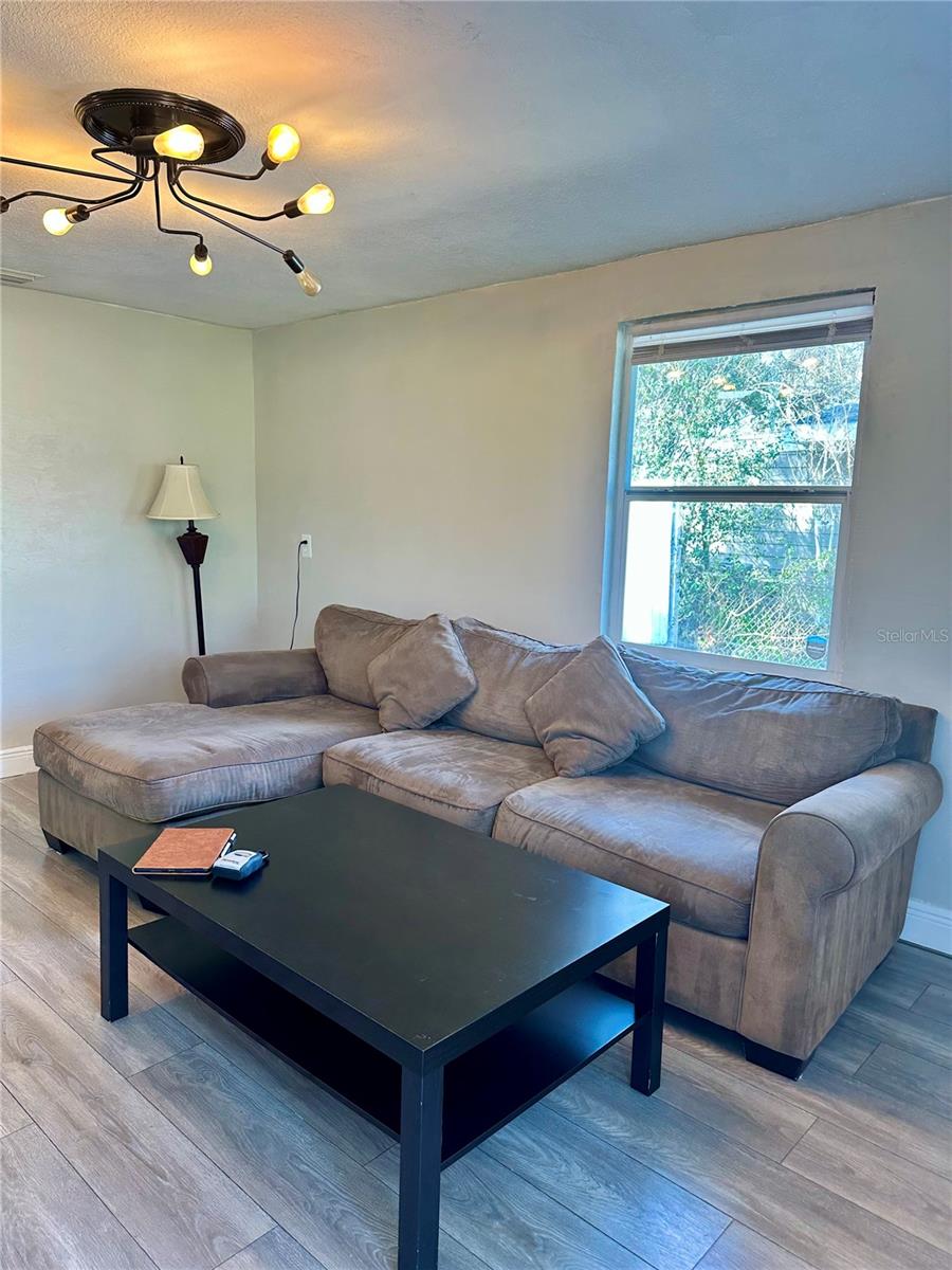 Image 12 of 48 For 2003 Humphrey St