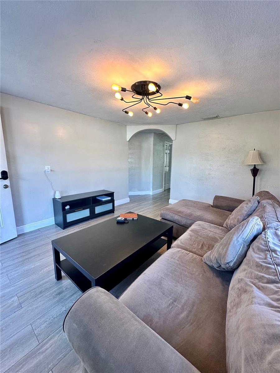 Image 13 of 48 For 2003 Humphrey St