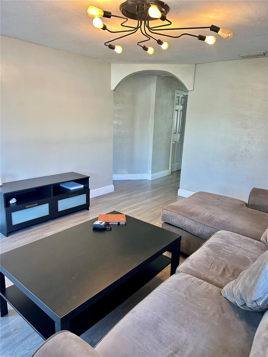 Image 14 of 48 For 2003 Humphrey St