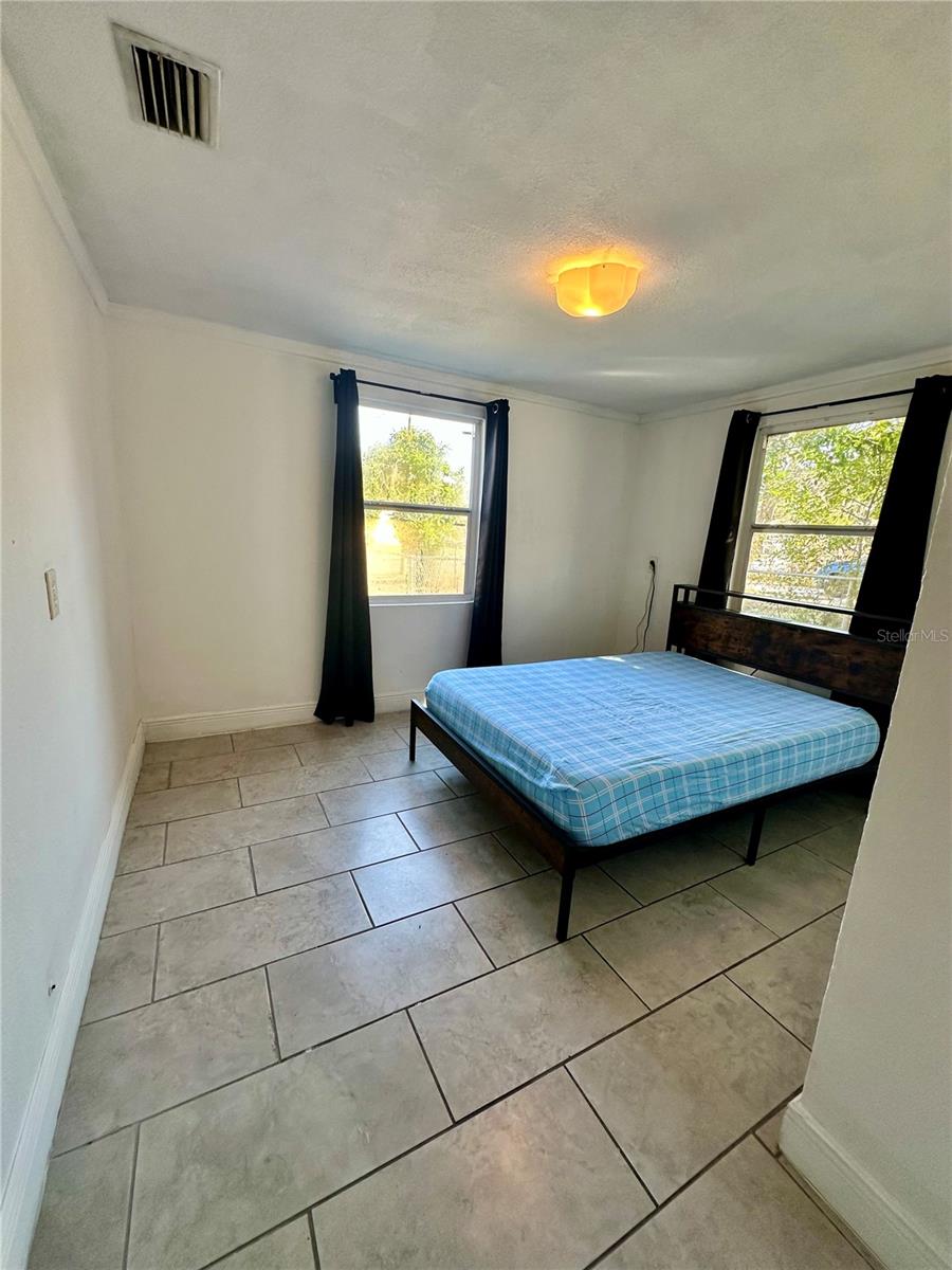 Image 16 of 48 For 2003 Humphrey St