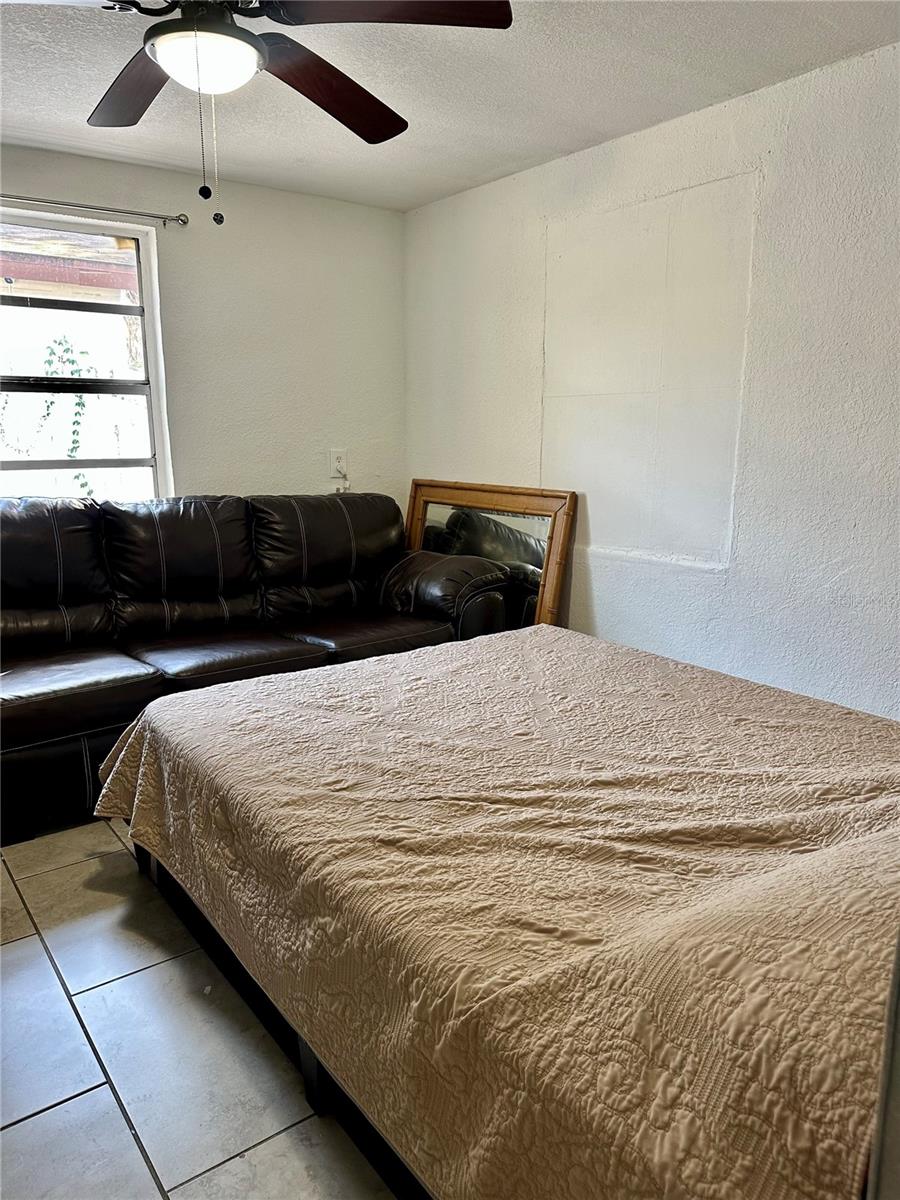 Image 24 of 48 For 2003 Humphrey St