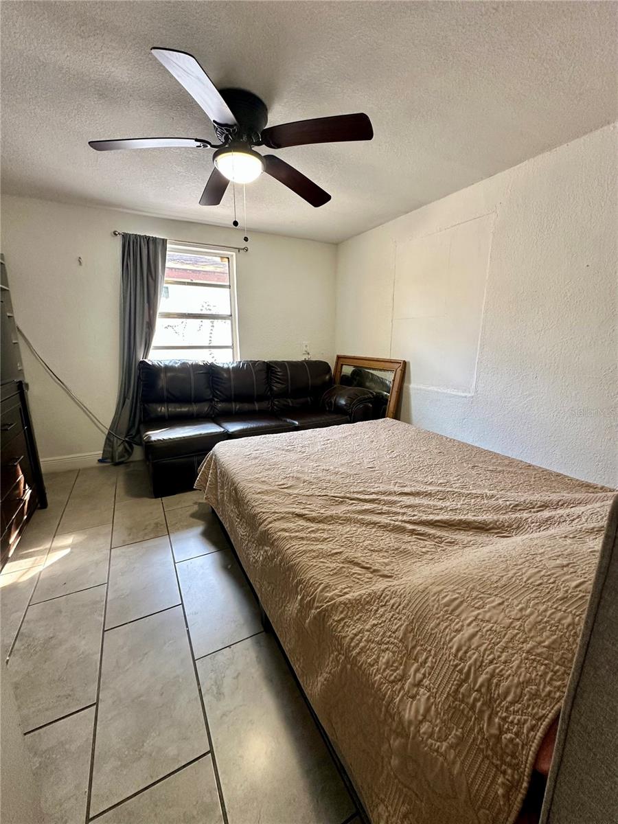 Image 25 of 48 For 2003 Humphrey St