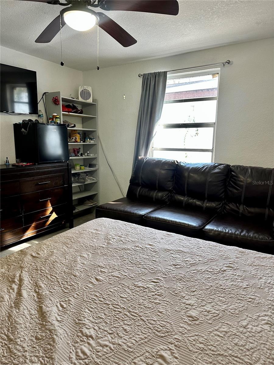 Image 26 of 48 For 2003 Humphrey St