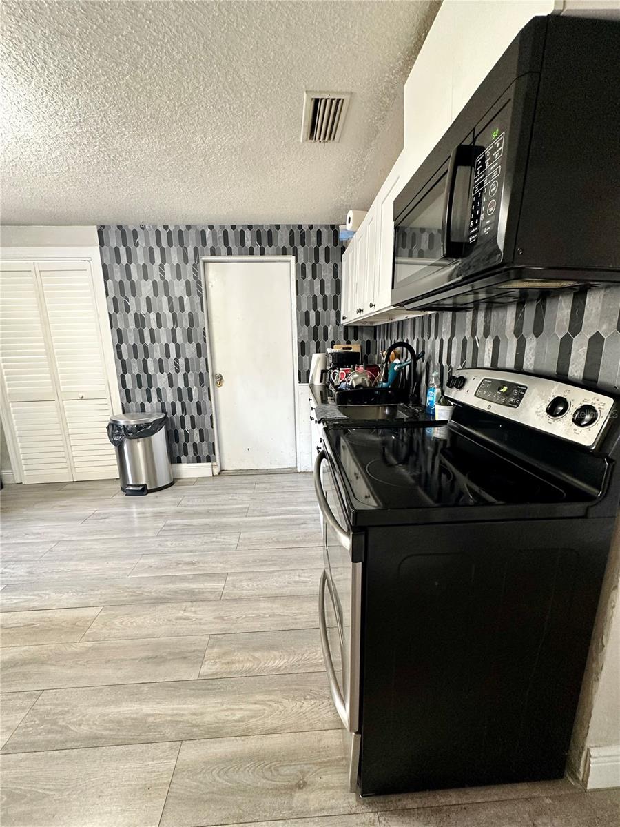 Image 35 of 48 For 2003 Humphrey St