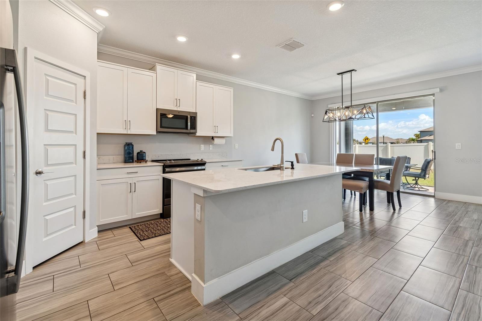 Listing photo id 10 for 9822 Little Bluestem Drive