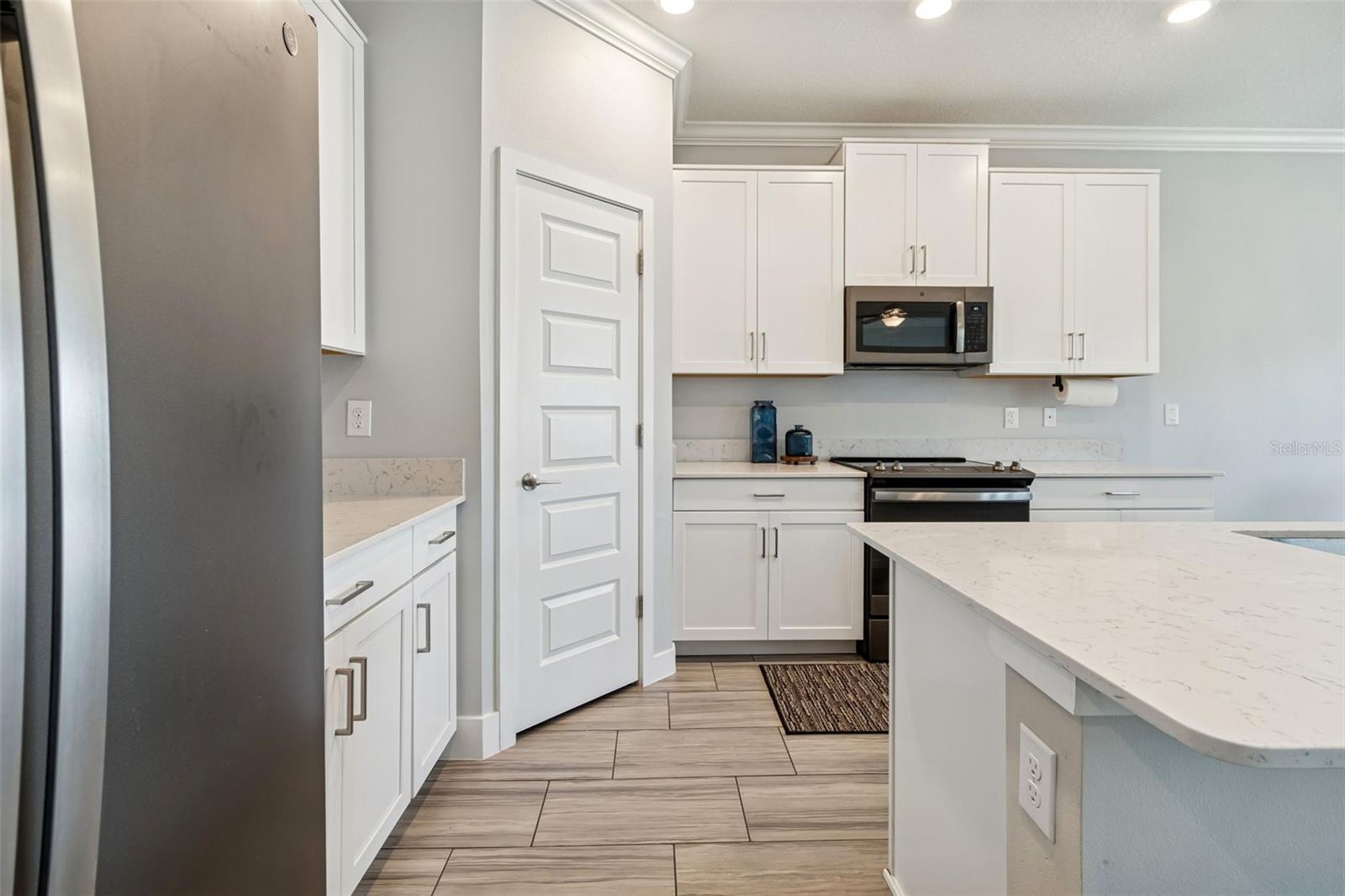 Listing photo id 11 for 9822 Little Bluestem Drive