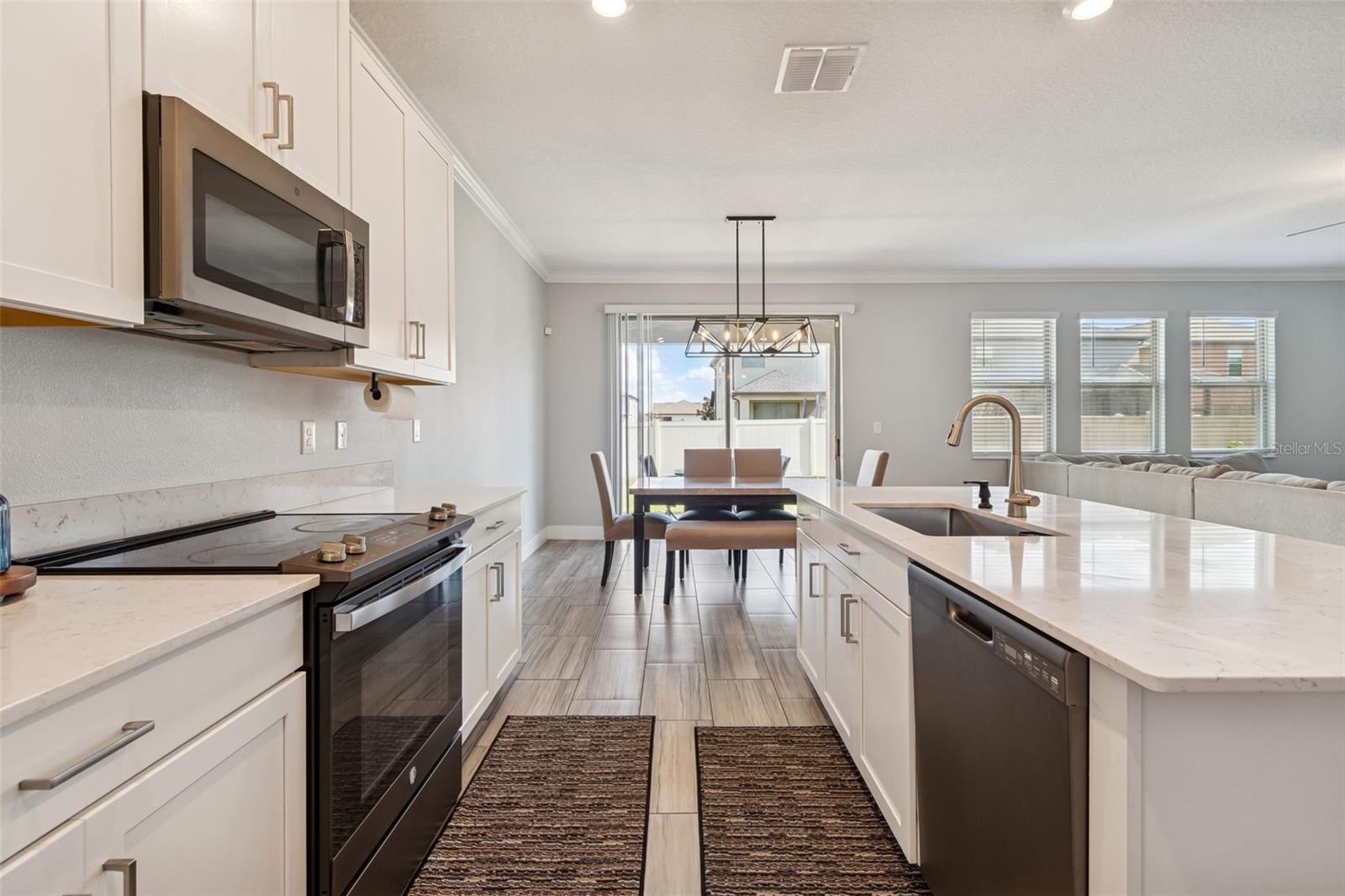 Listing photo id 12 for 9822 Little Bluestem Drive