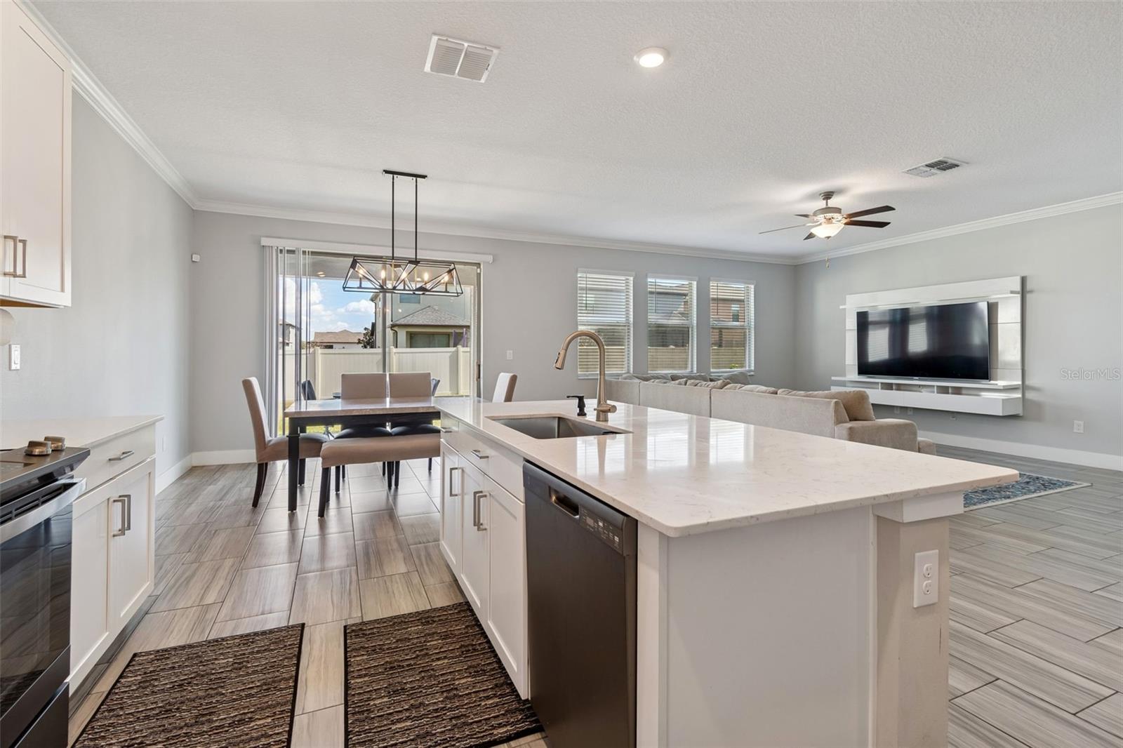 Listing photo id 13 for 9822 Little Bluestem Drive