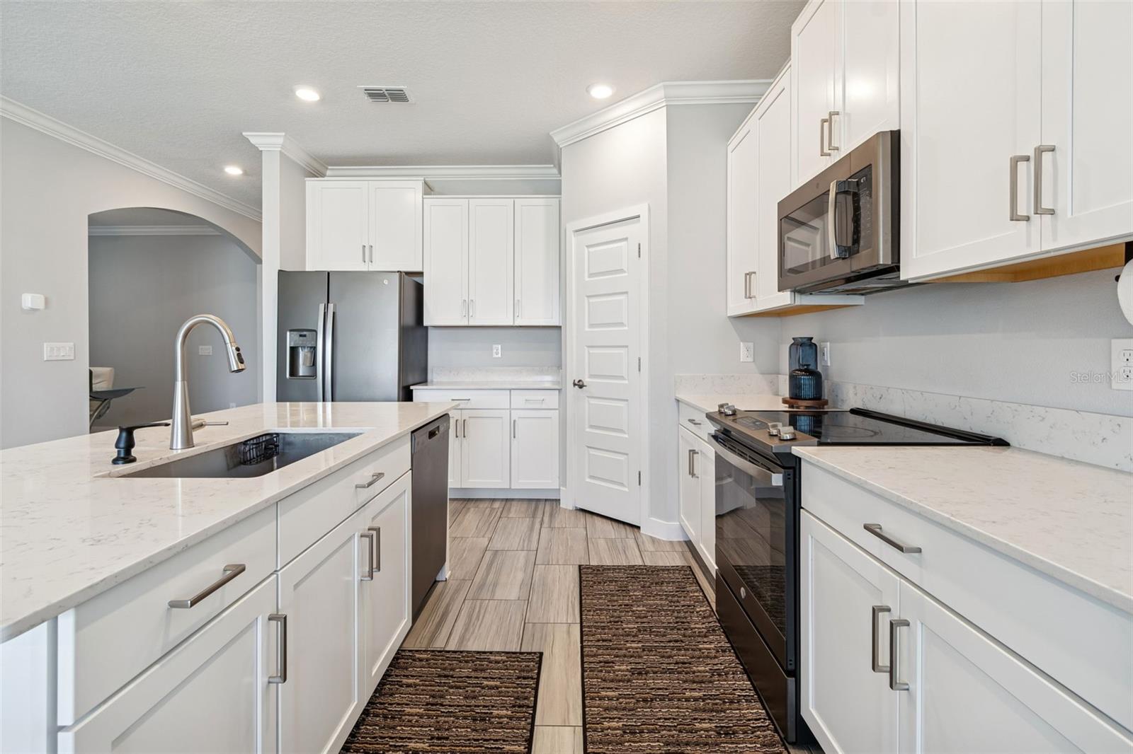 Listing photo id 14 for 9822 Little Bluestem Drive