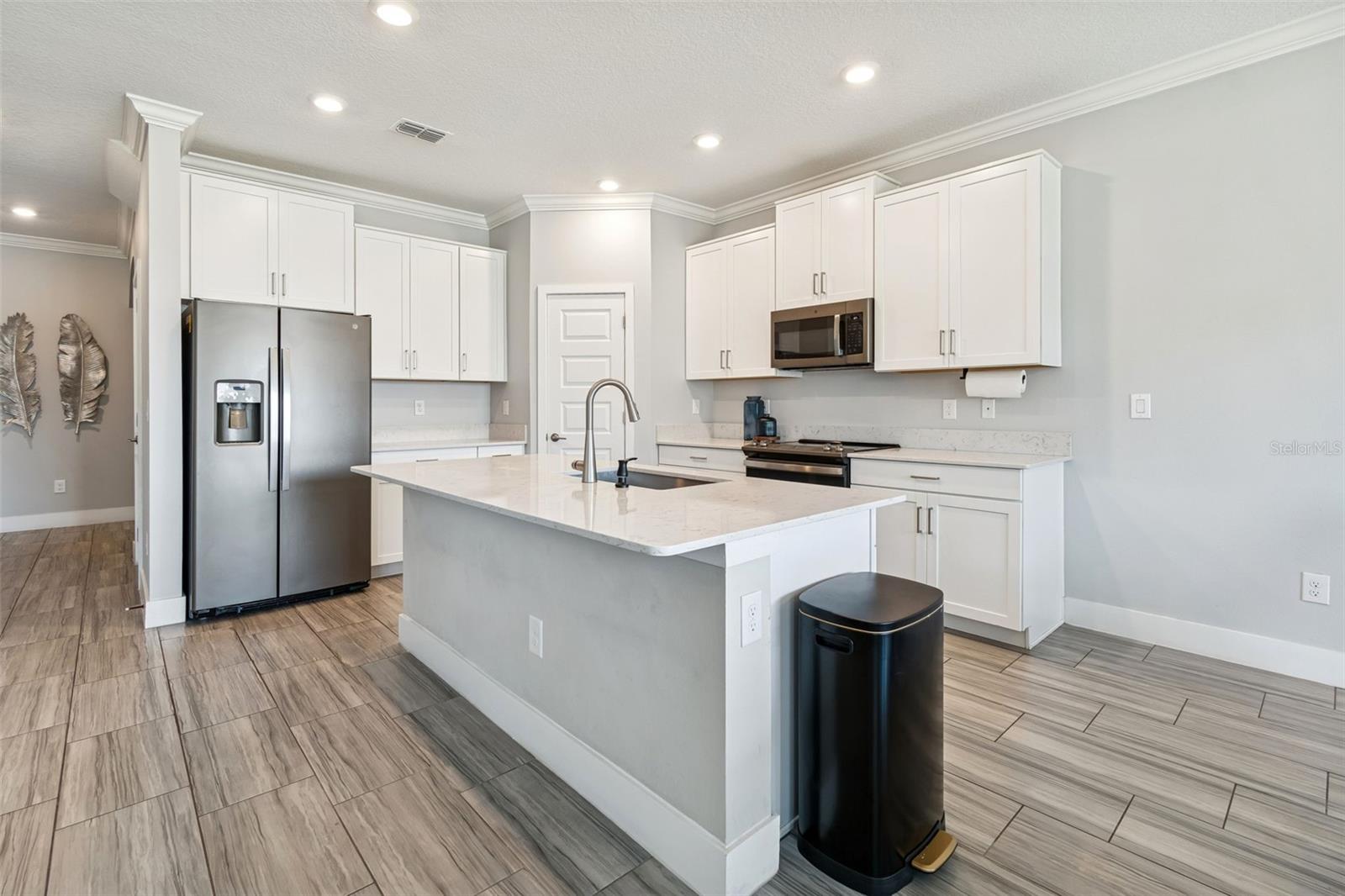 Listing photo id 15 for 9822 Little Bluestem Drive