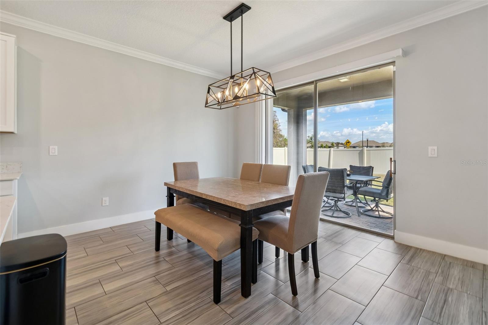 Listing photo id 17 for 9822 Little Bluestem Drive