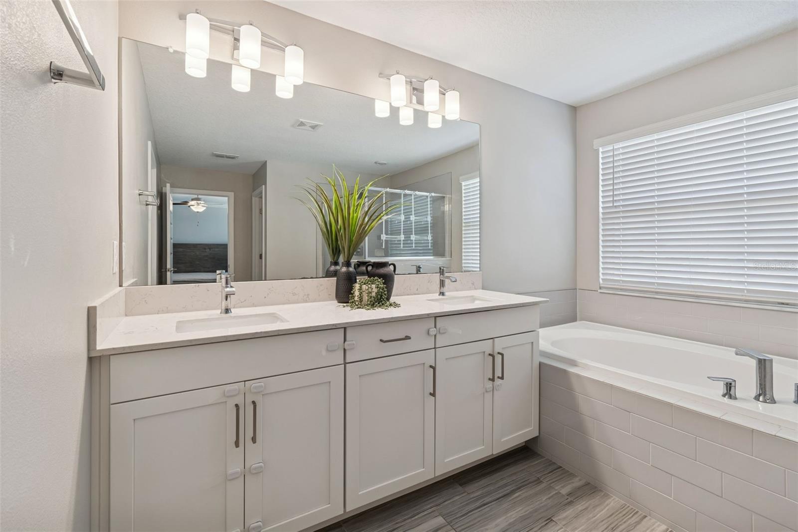 Listing photo id 26 for 9822 Little Bluestem Drive