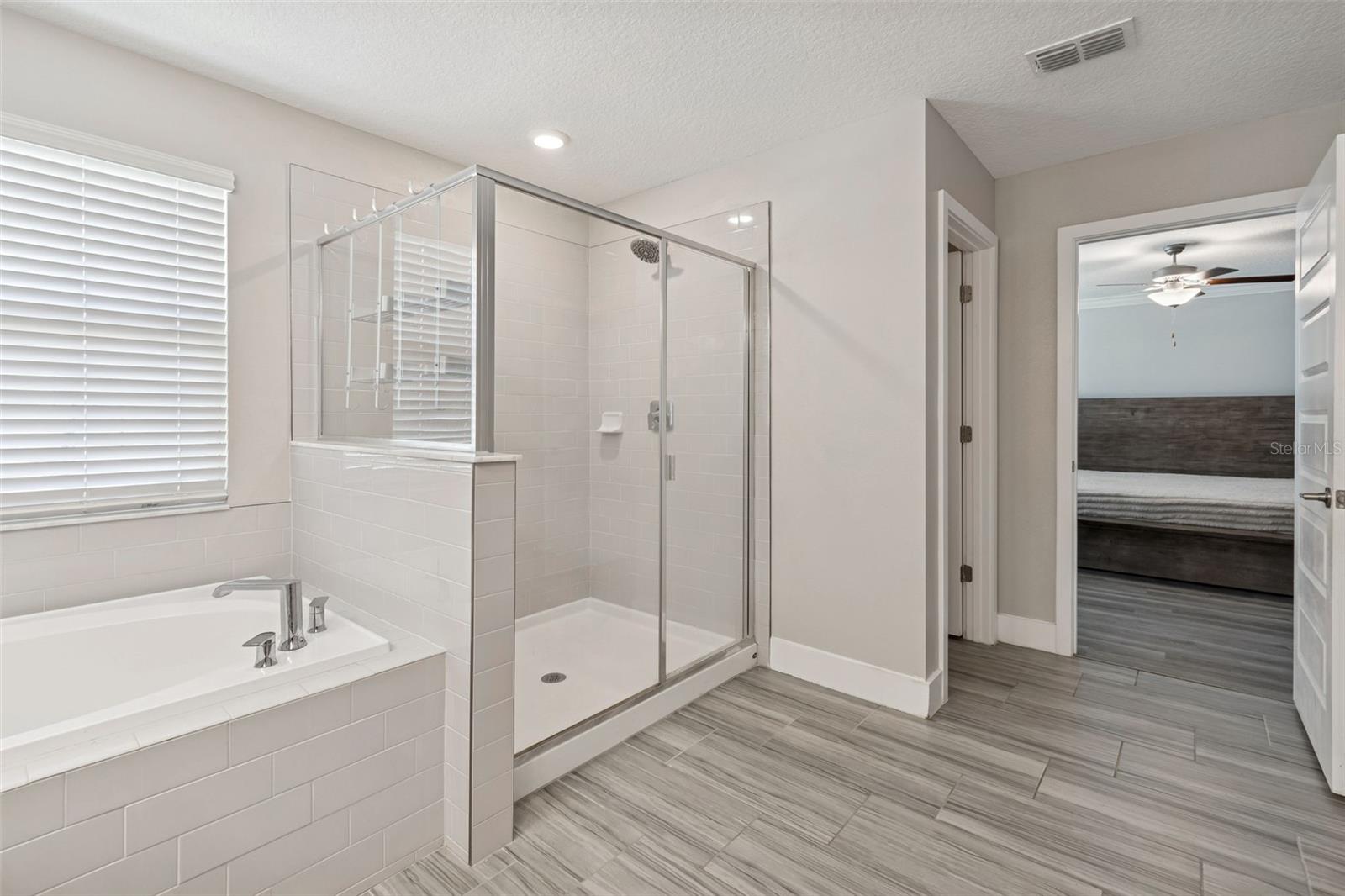 Listing photo id 27 for 9822 Little Bluestem Drive