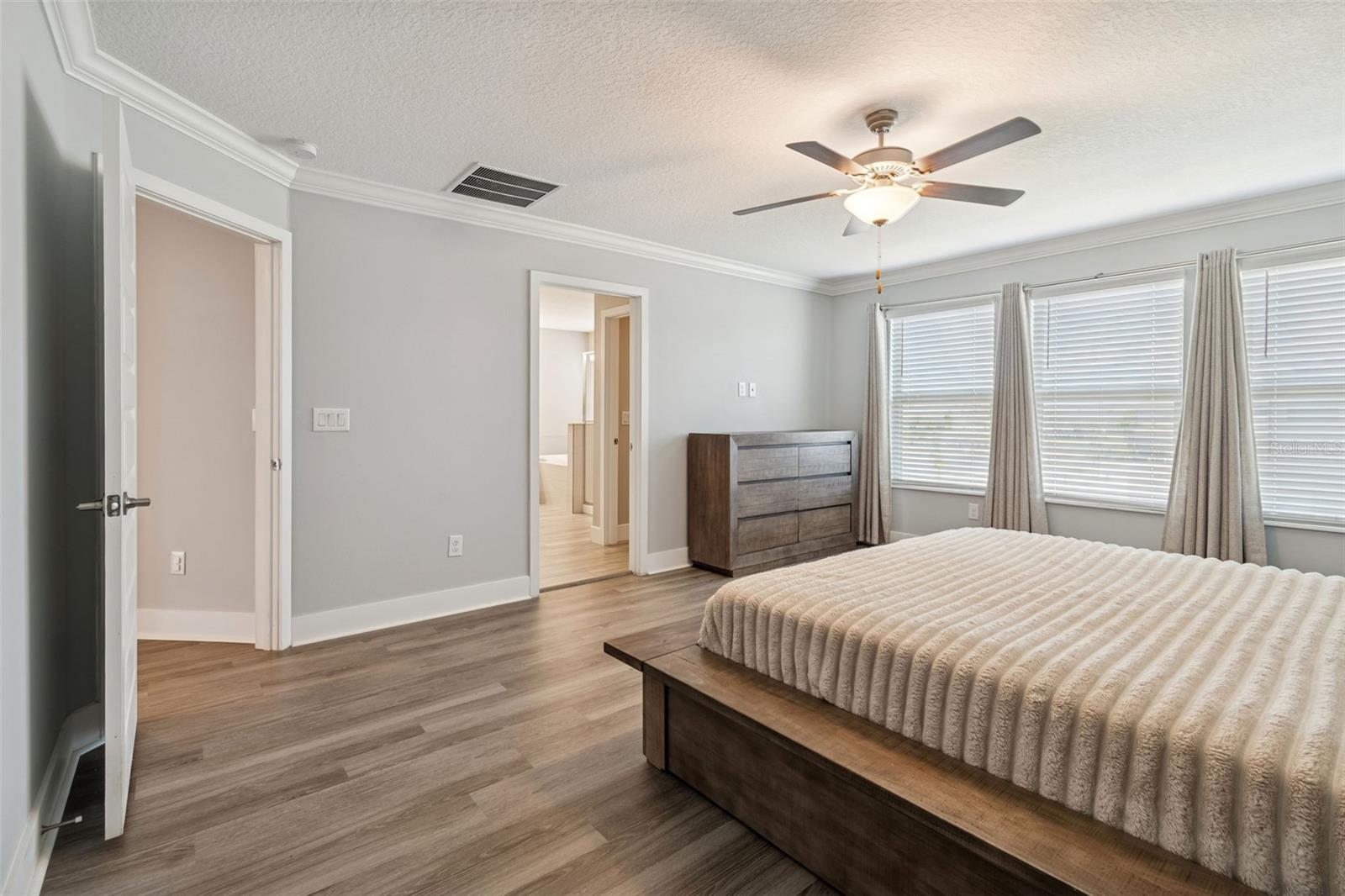 Listing photo id 32 for 9822 Little Bluestem Drive