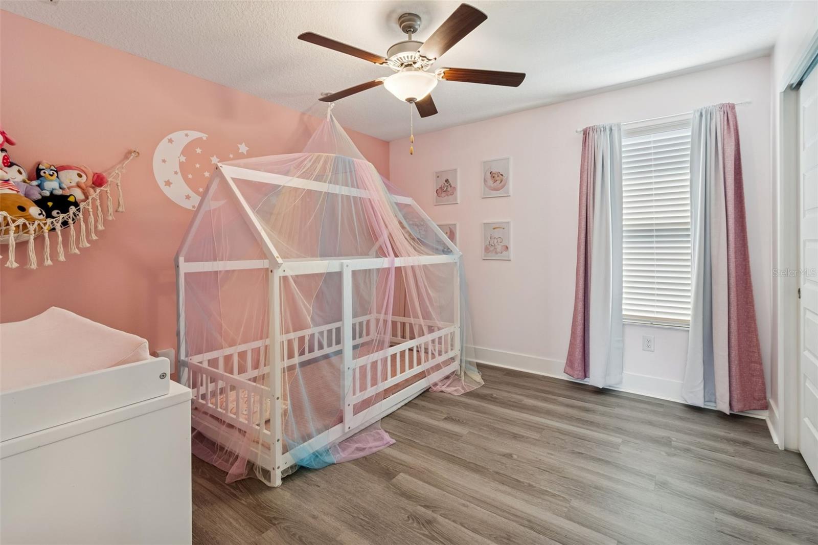 Listing photo id 34 for 9822 Little Bluestem Drive