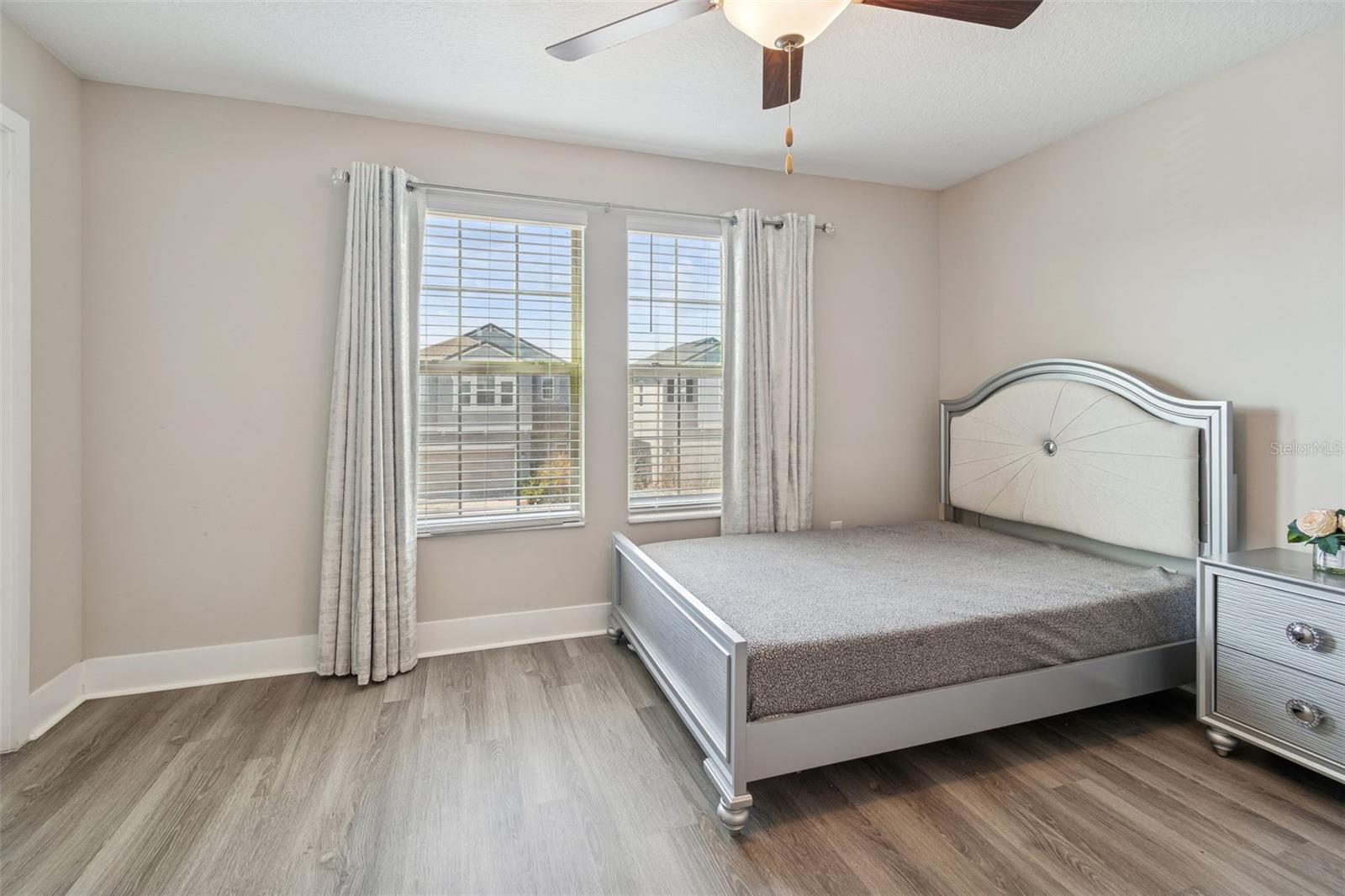 Listing photo id 39 for 9822 Little Bluestem Drive