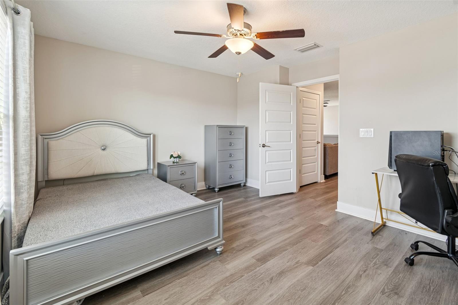 Listing photo id 40 for 9822 Little Bluestem Drive