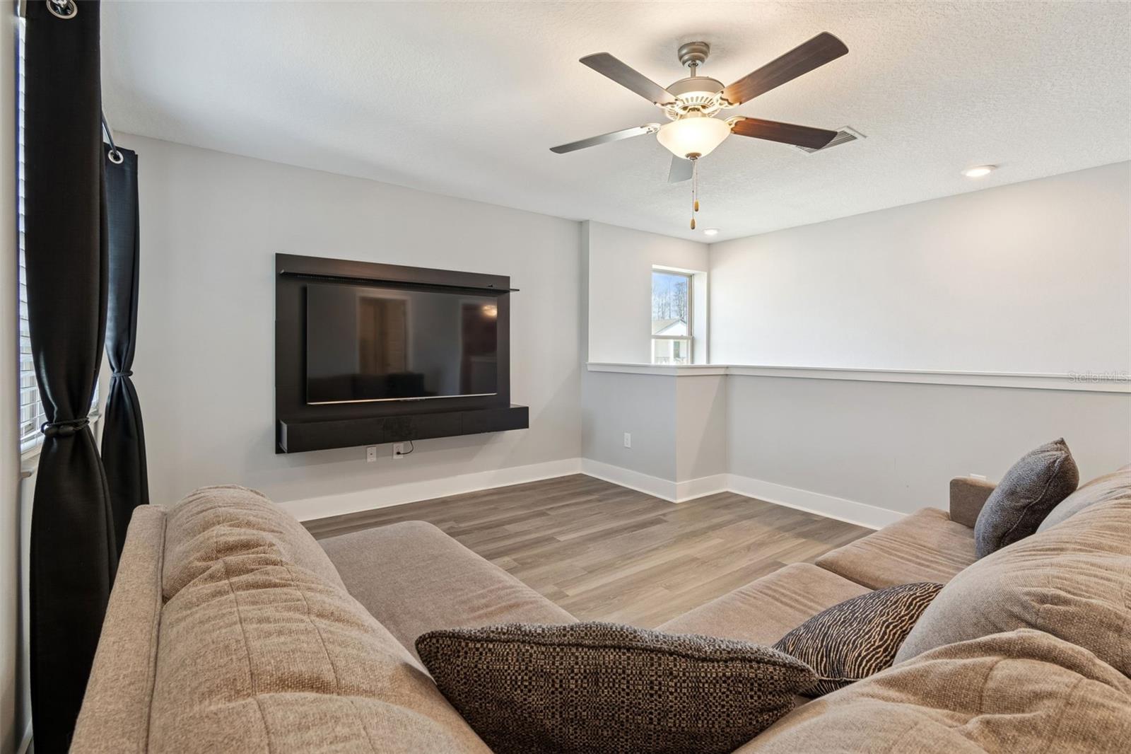 Listing photo id 41 for 9822 Little Bluestem Drive