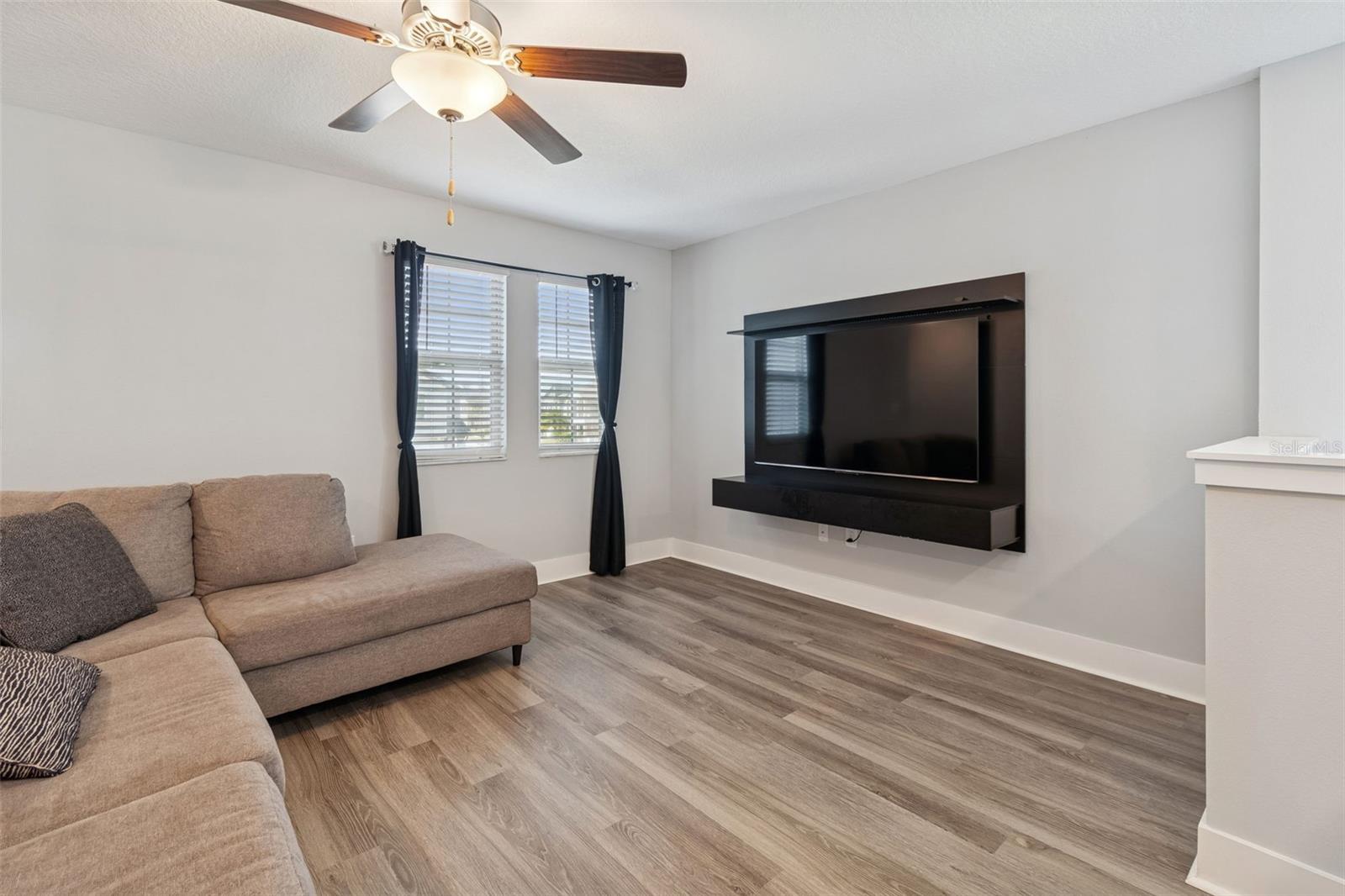 Listing photo id 42 for 9822 Little Bluestem Drive