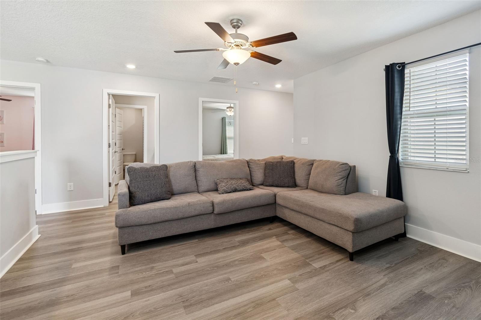 Listing photo id 43 for 9822 Little Bluestem Drive